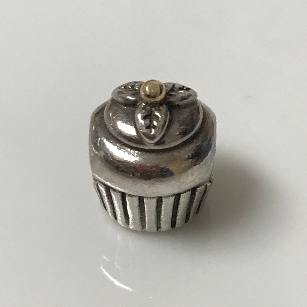Pandora cupcake charm